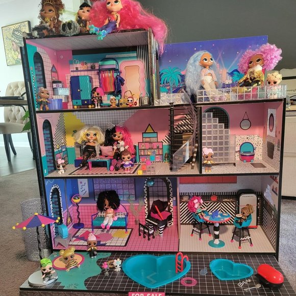 Dollhouse(Solid wood) Brand New All original accessories